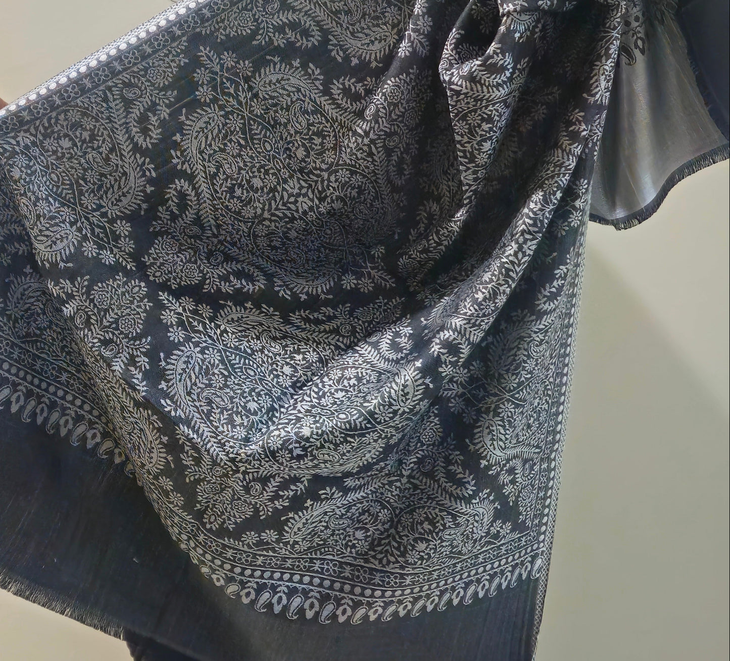 Elegant Naira - Reversible Shawl with Intricate Jacquard Kani Weave