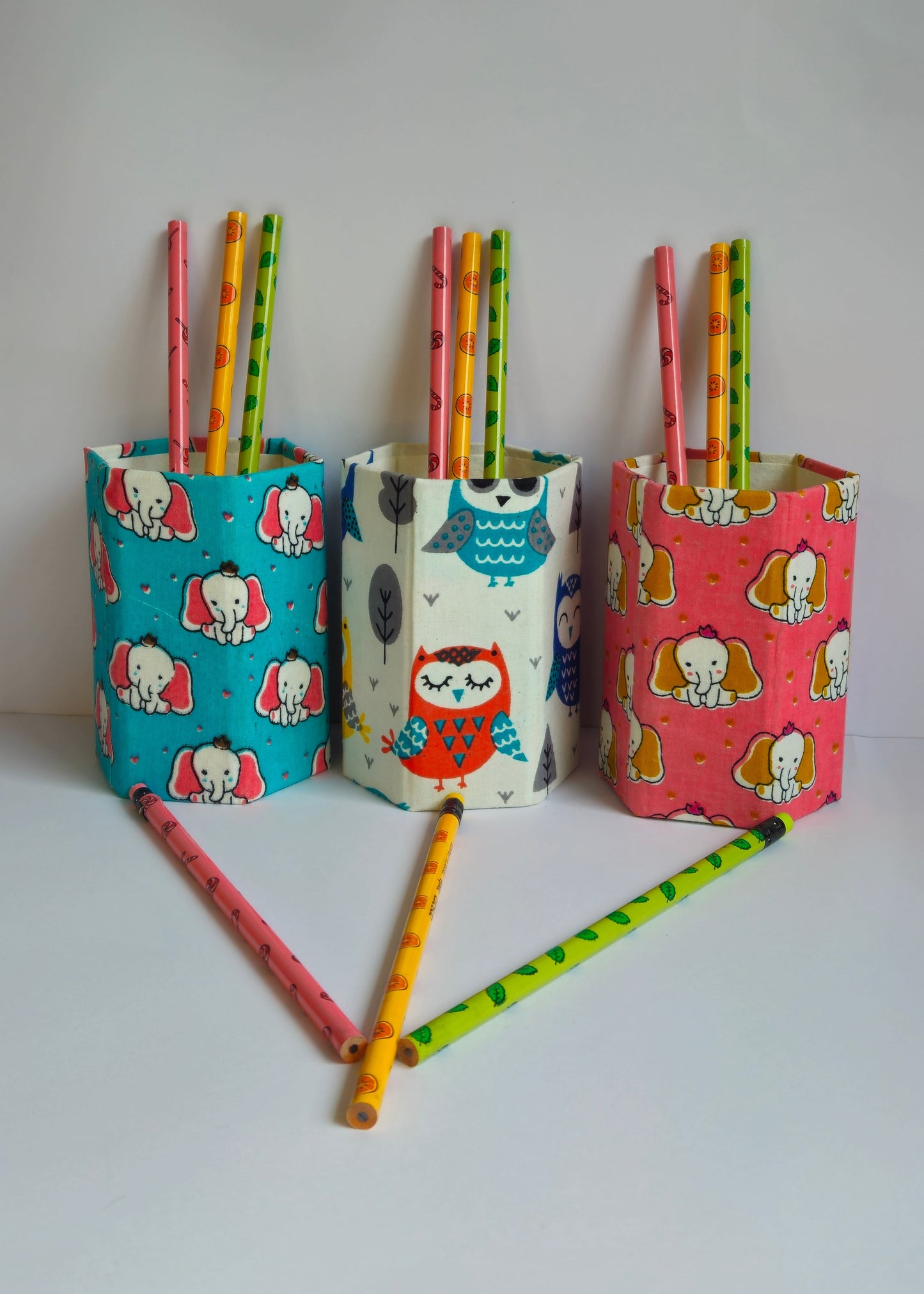 Kids' Collapsible Pen Holder with Scented Pencils