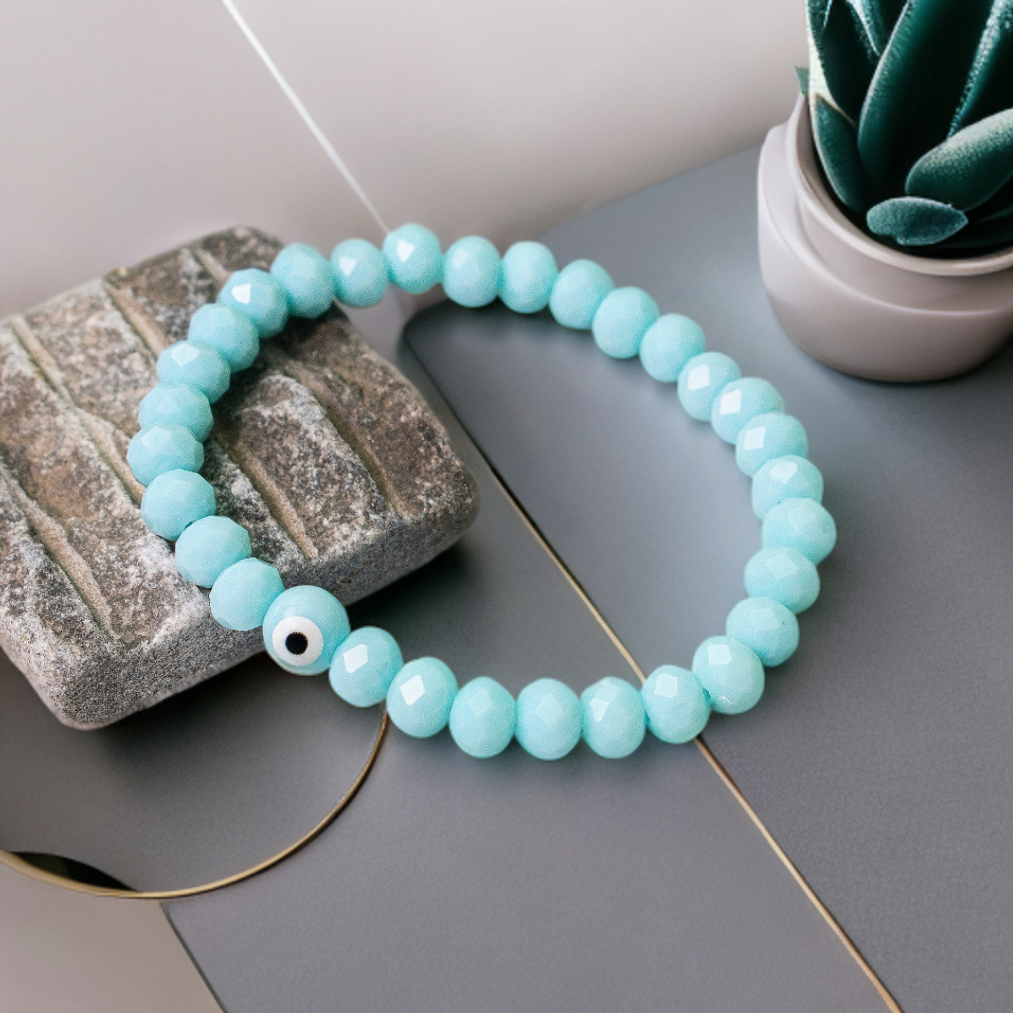 Trendy Turquoise with Bull's Eye, Imitation Quartz Bracelet